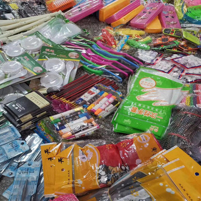 2元百貨店與義烏小商品批發(fā) 夜市地?cái)偟娜沼秘浽葱纶厔? class=
